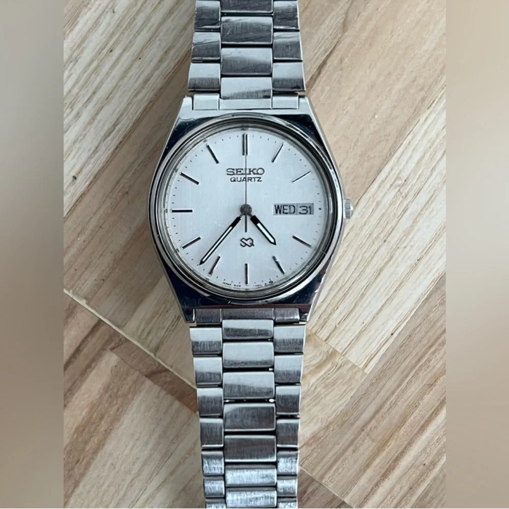 Seiko SQ Vintage Men's Watch Stainless Dial and Bracelet Day Date Windows